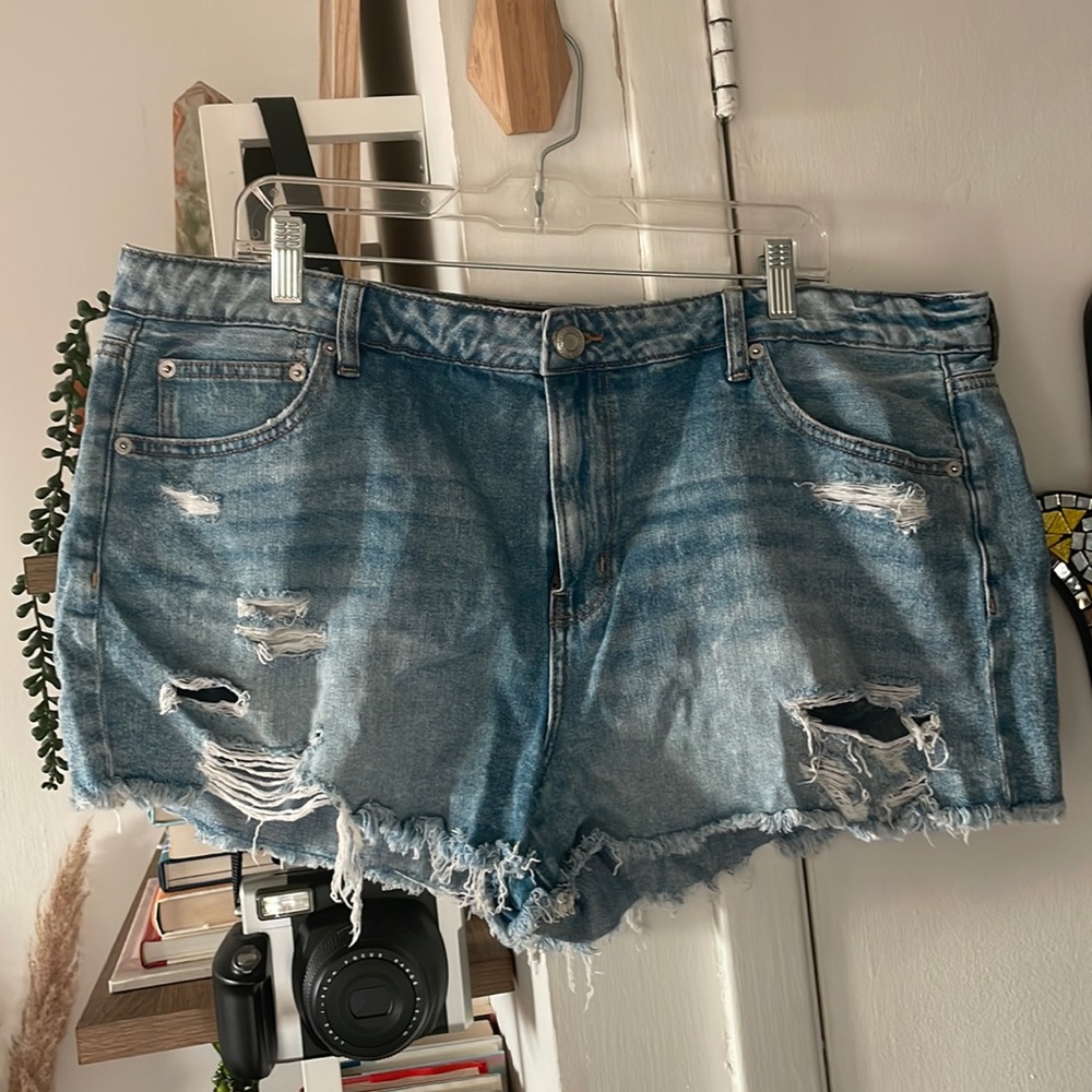 American eagle distressed denim shorts
